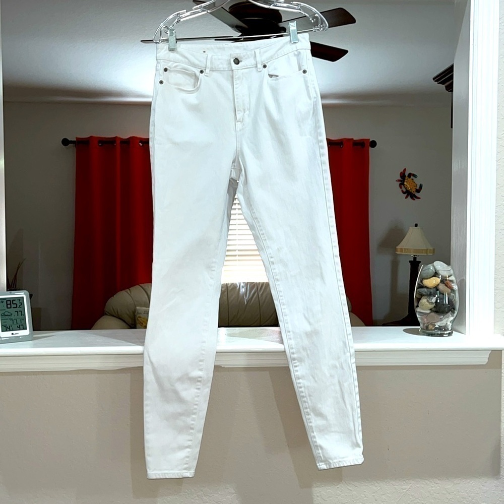 L.L. Bean Women’s Classic Fit White Straight Leg Jeans Size 8